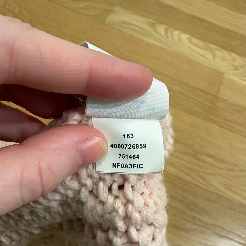 North Face Cable Minna Beanie‎ Light Pink Size Youth Medium